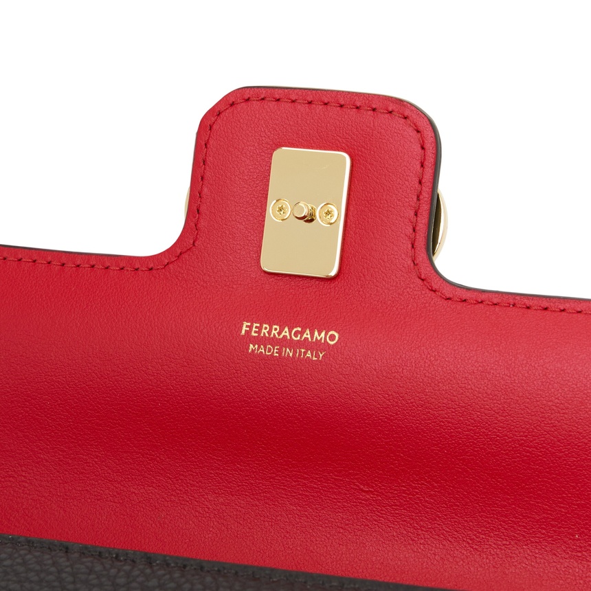 페라가모(FERRAGAMO) 여성 체인 장지갑 220981 0785769