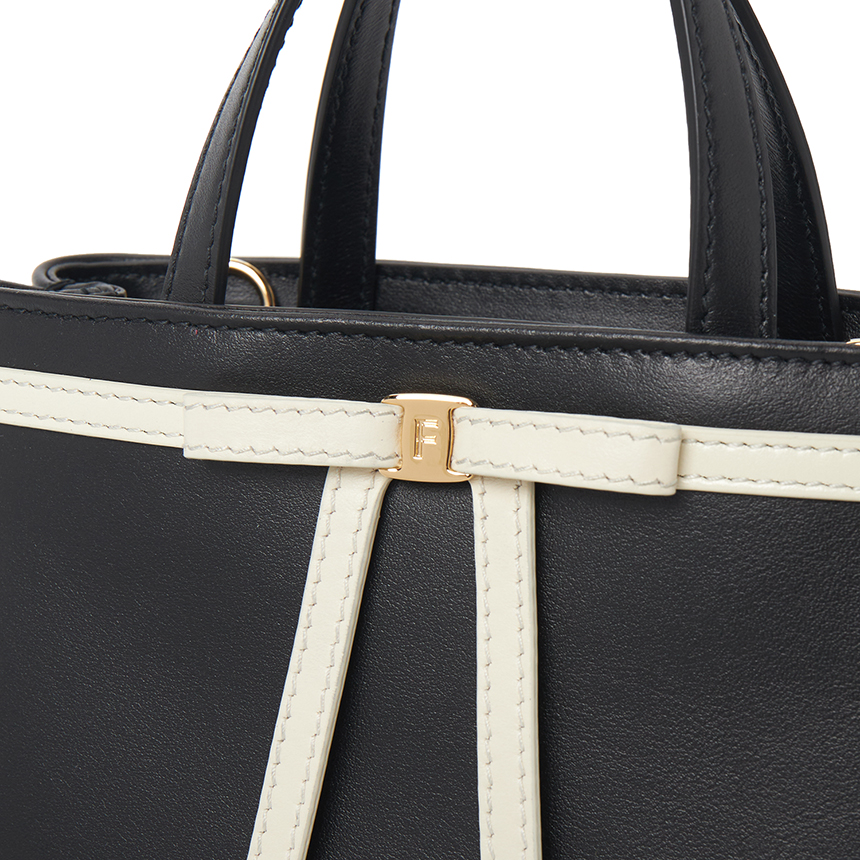 페라가모(FERRAGAMO) 미니 보우 여성 토트백 221080 0790190