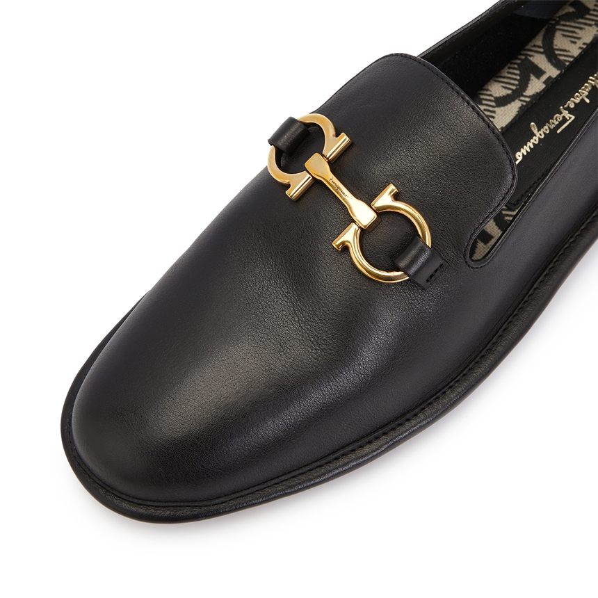 페라가모(FERRAGAMO) 노마딕 스토리즈 남성 로퍼 ALETE J NERO 0756909