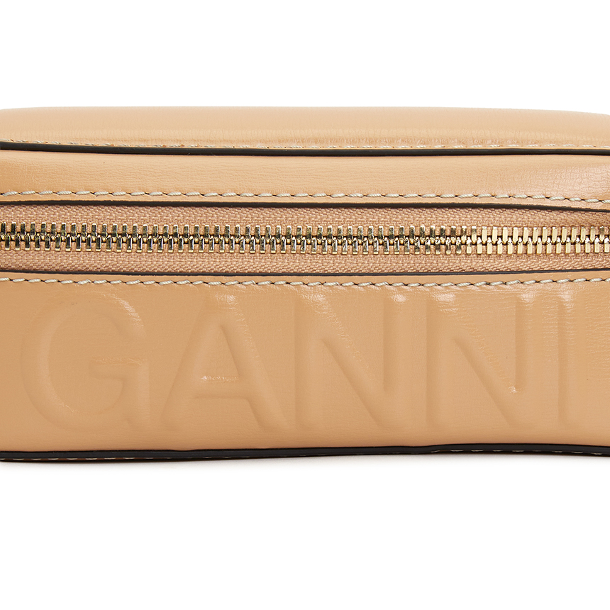 가니(GANNI) 배너 카메라백 A4484 895