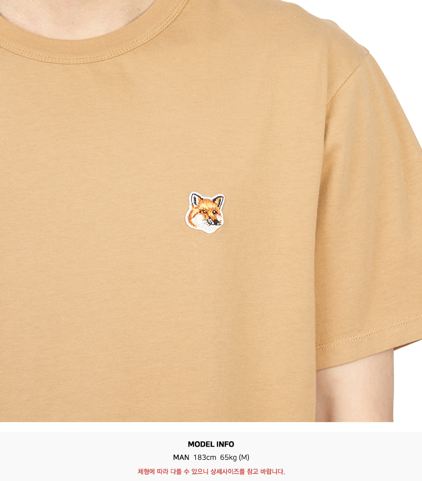 메종키츠네(MAISON KITSUNE) 폭스 헤드 패치 클래식 남자 크루넥 반팔티셔츠 AM00103KJ0008 P220