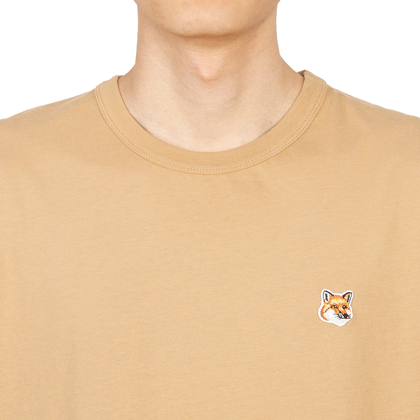 메종키츠네(MAISON KITSUNE) 폭스 헤드 패치 클래식 남자 크루넥 반팔티셔츠 AM00103KJ0008 P220
