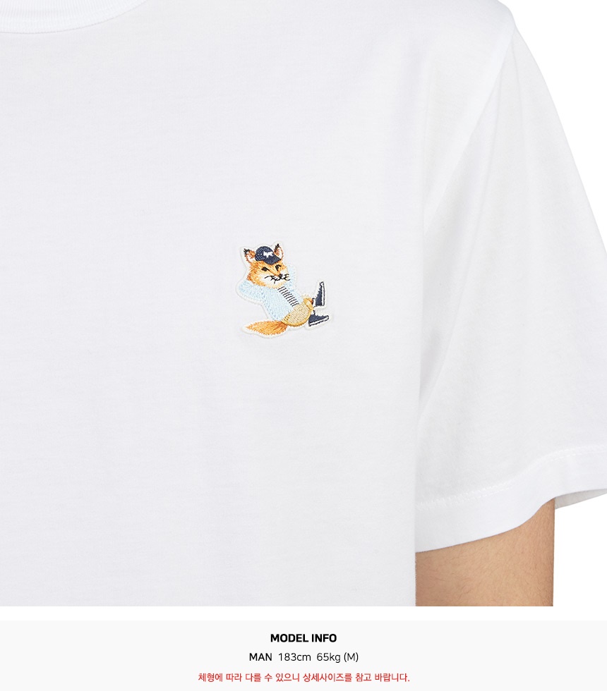 메종키츠네(MAISON KITSUNE) 드레스드 폭스 패치 클래식 남자 반팔티셔츠 JM00122KJ0008 P100