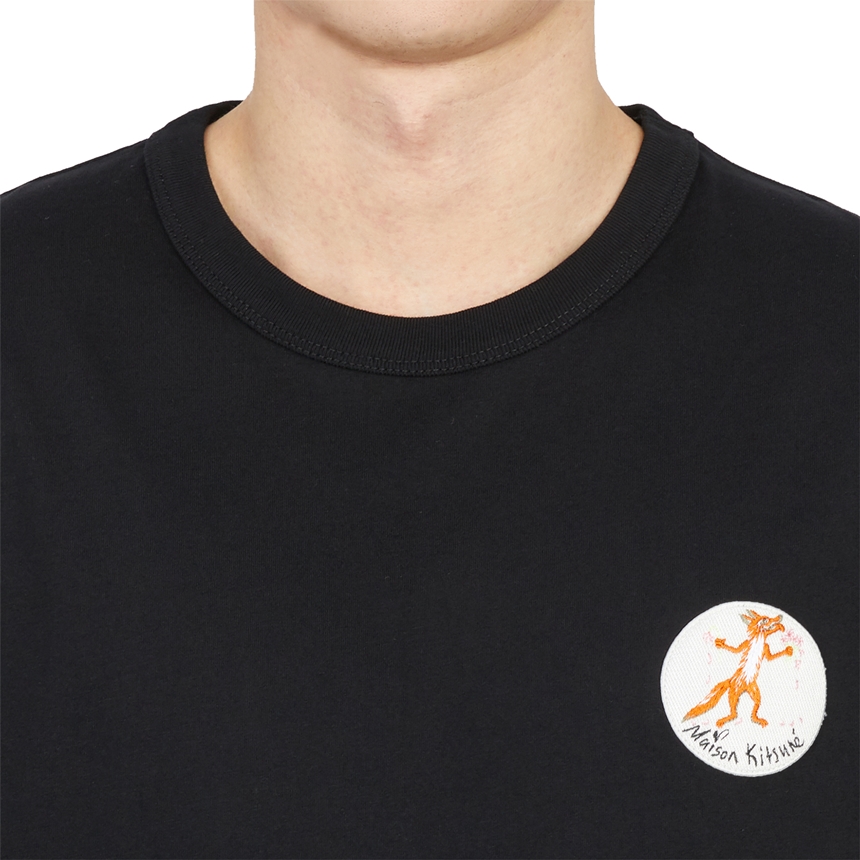 메종키츠네(MAISON KITSUNE) 메종키츠네 X 올림피아르탱 올리 플라워 폭스 패치 클래식 남자 크루넥 반팔티셔츠 JM00161KJ0008 P199