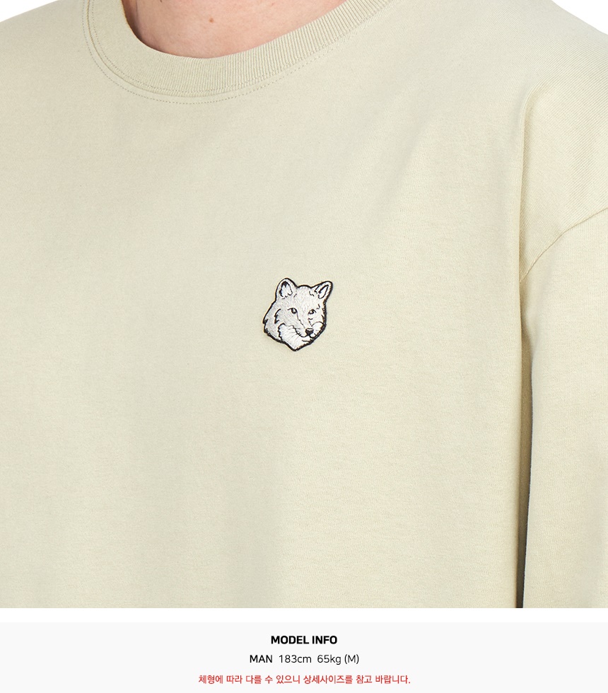 메종키츠네(MAISON KITSUNE) 볼드 폭스헤드 남성 긴팔티셔츠 LM00109KJ0118 P129