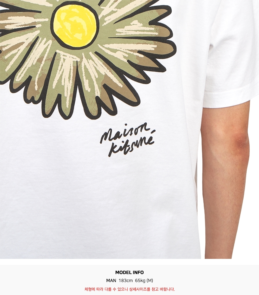 메종키츠네(MAISON KITSUNE) 스크래치 플로팅 플라워 남성 반팔티셔츠 MM00128KJ0118 P100 SC_MM00128KJ0118 P100_058