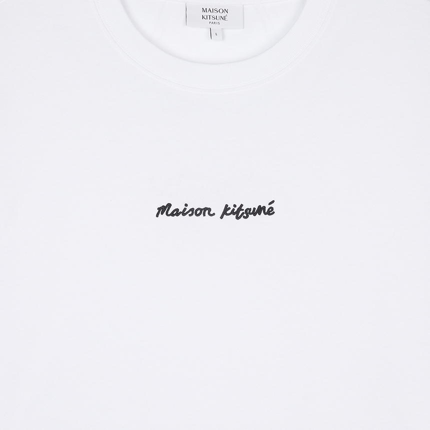 메종키츠네(MAISON KITSUNE) 핸드라이팅 남성 반팔티셔츠 OM00122KJ0119 P100