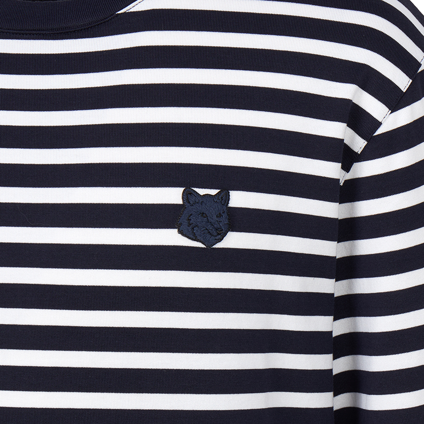 메종키츠네(MAISON KITSUNE) 폭스헤드 스트라이프 남성 긴팔티셔츠 PM00122KJ0044 B481