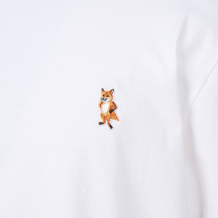 메종키츠네(MAISON KITSUNE) 스탠딩 폭스 남성 반팔티셔츠 PM00123KJ7026 P100