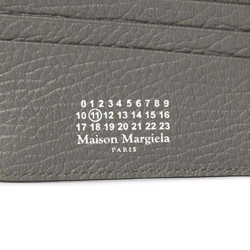 메종마르지엘라(MAISON MARGIELA) 스티치 남성 반지갑 SA1UI0016 P4455 T8127