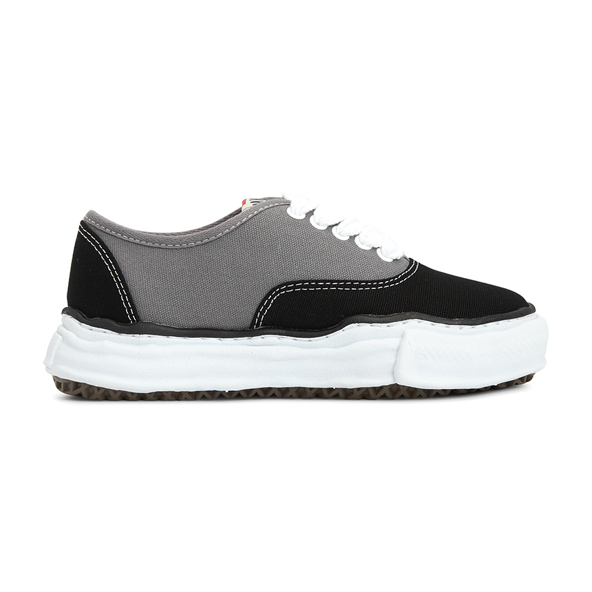 메종미하라야스히로(MAISON MIHARA YASUHIRO) 베이커 오리지널 솔 바이컬러 스니커즈 (남여공용) A13FW738 BLK GRY