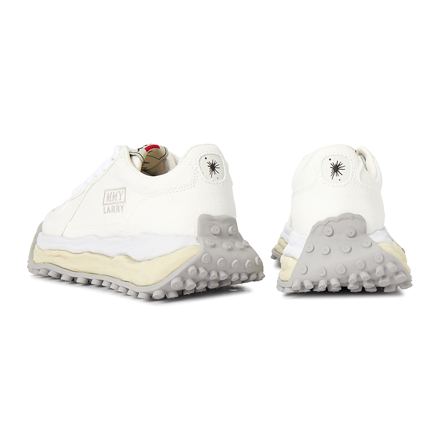 메종미하라야스히로(MAISON MIHARA YASUHIRO) 래리 오리지널 솔 스니커즈 (남여공용) A14FW704 WHITE