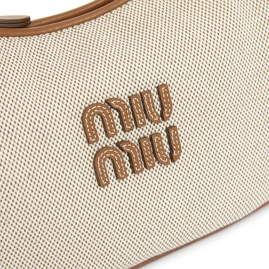 미우미우(MIUMIU) 완더 여성 호보백 5BC125 ACRN F062F OWF