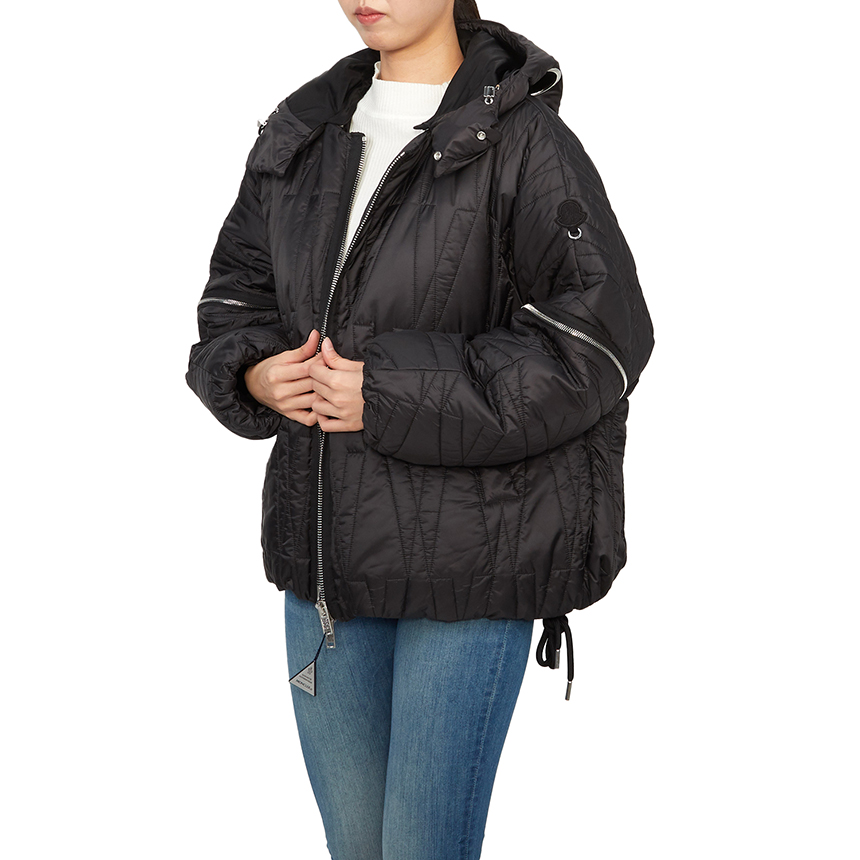 몽클레어(MONCLER) X 윌로우 스미스 하이사 여성 패딩 점퍼 1A00004 M5010 999