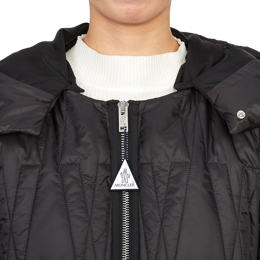 몽클레어(MONCLER) X 윌로우 스미스 하이사 여성 패딩 점퍼 1A00004 M5010 999