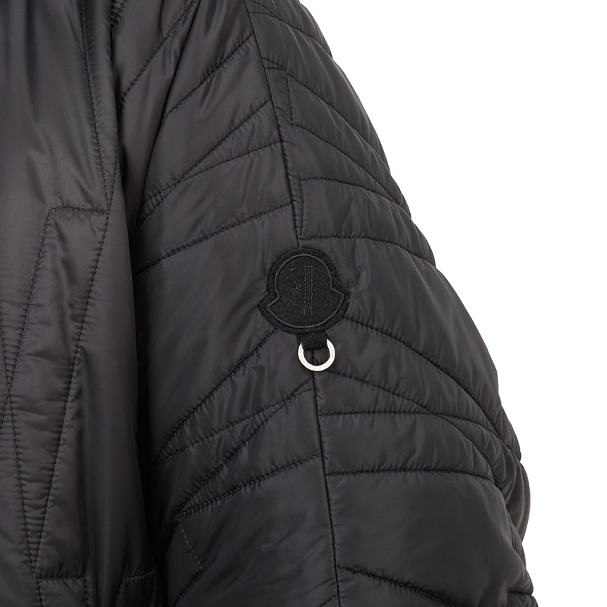 몽클레어(MONCLER) X 윌로우 스미스 하이사 여성 패딩 점퍼 1A00004 M5010 999