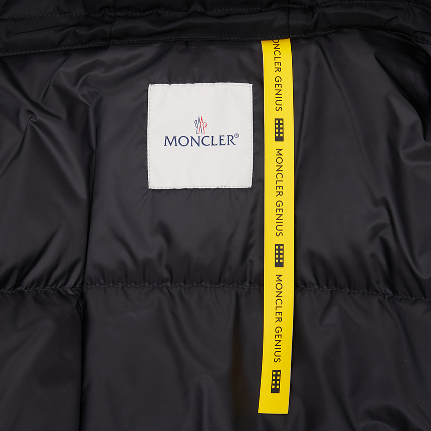 몽클레어(MONCLER) X 윌로우 스미스 하이사 여성 패딩 점퍼 1A00004 M5010 999