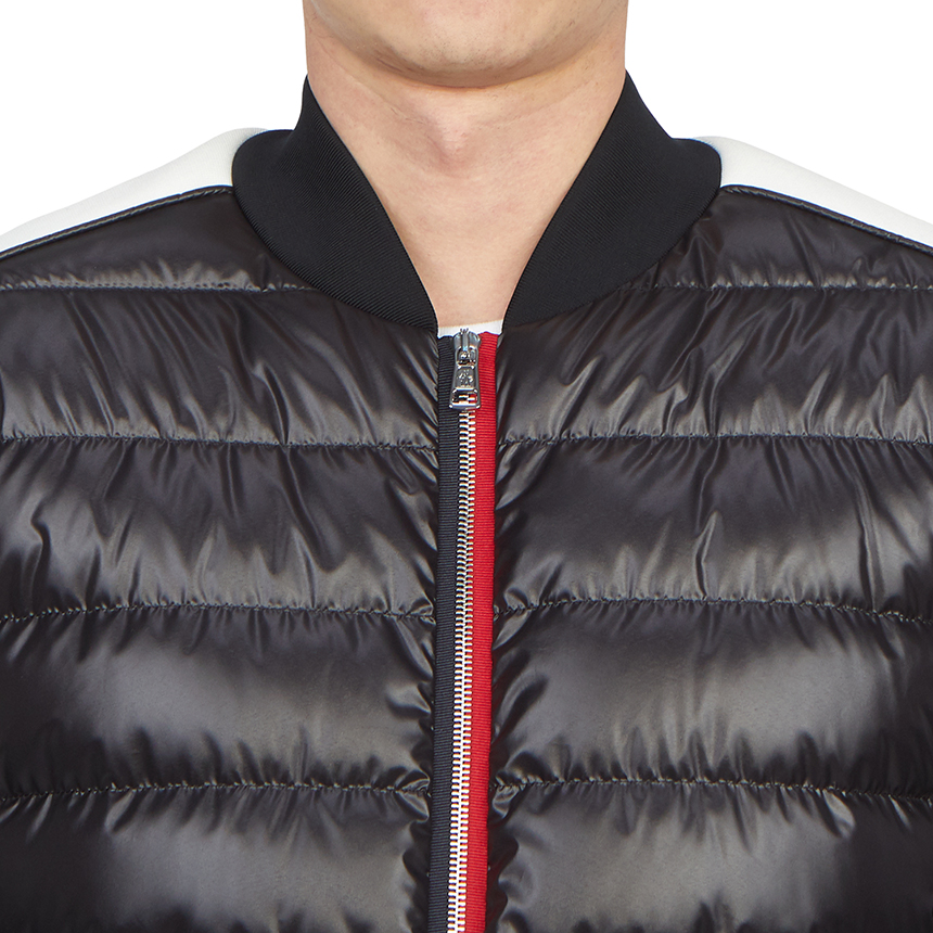몽클레어(MONCLER) 아룩스 남자 패딩 점퍼 봄버 자켓 레귤러핏 1A00005 595ZJ 999
