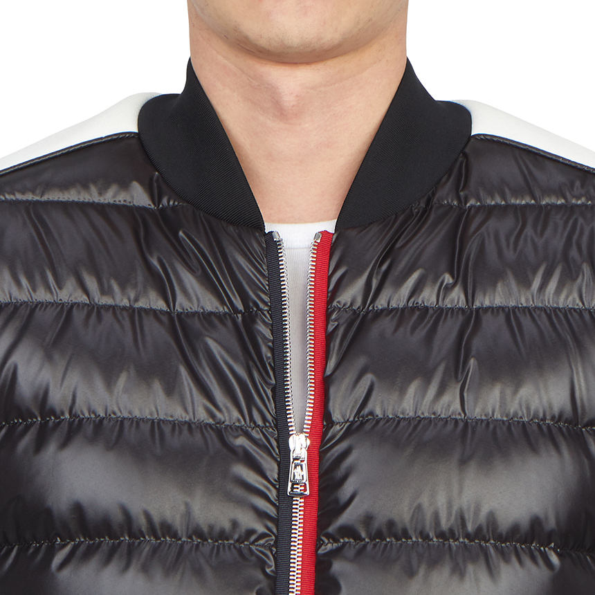 몽클레어(MONCLER) 아룩스 남자 패딩 점퍼 봄버 자켓 레귤러핏 1A00005 595ZJ 999