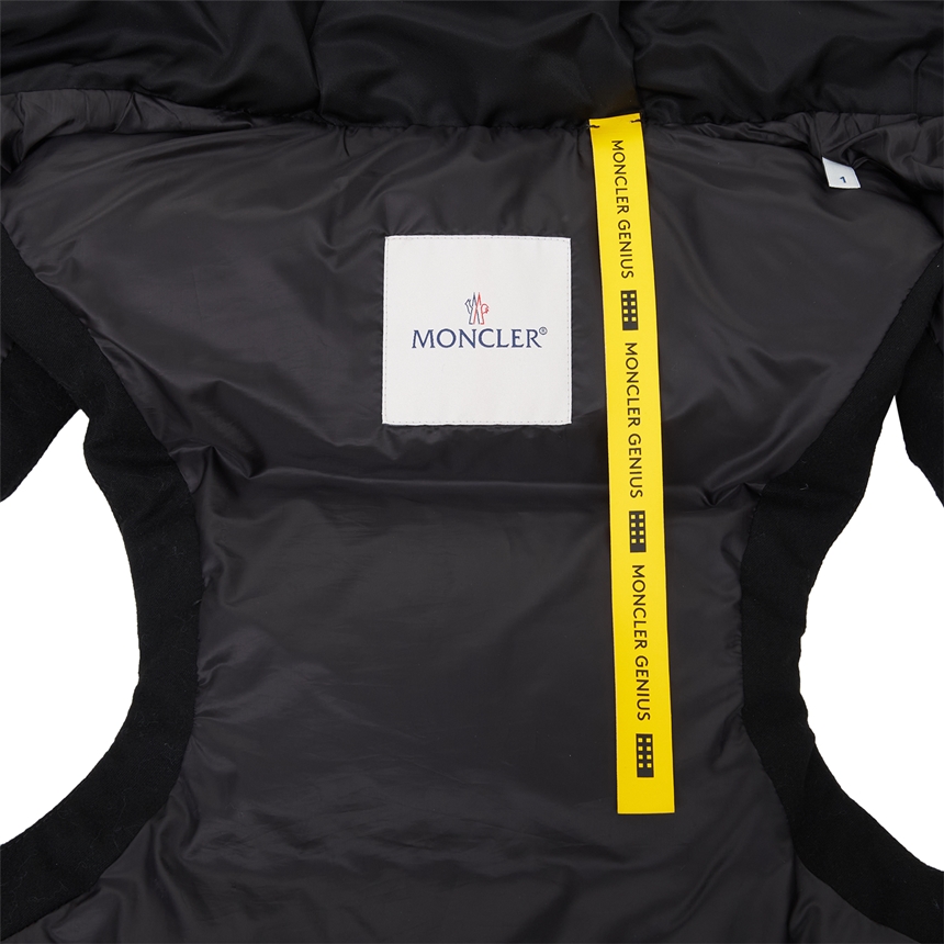 몽클레어(MONCLER) X 윌로우 스미스 알렉시 여성 패딩 조끼 1A00005 M5063 999