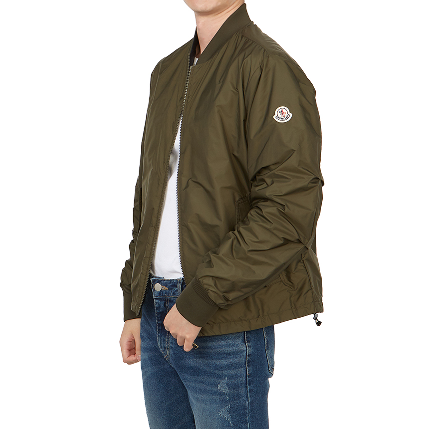 몽클레어(MONCLER) 우베즈 남자 양면 봄버 자켓 슬림핏 1A00099 68352 833