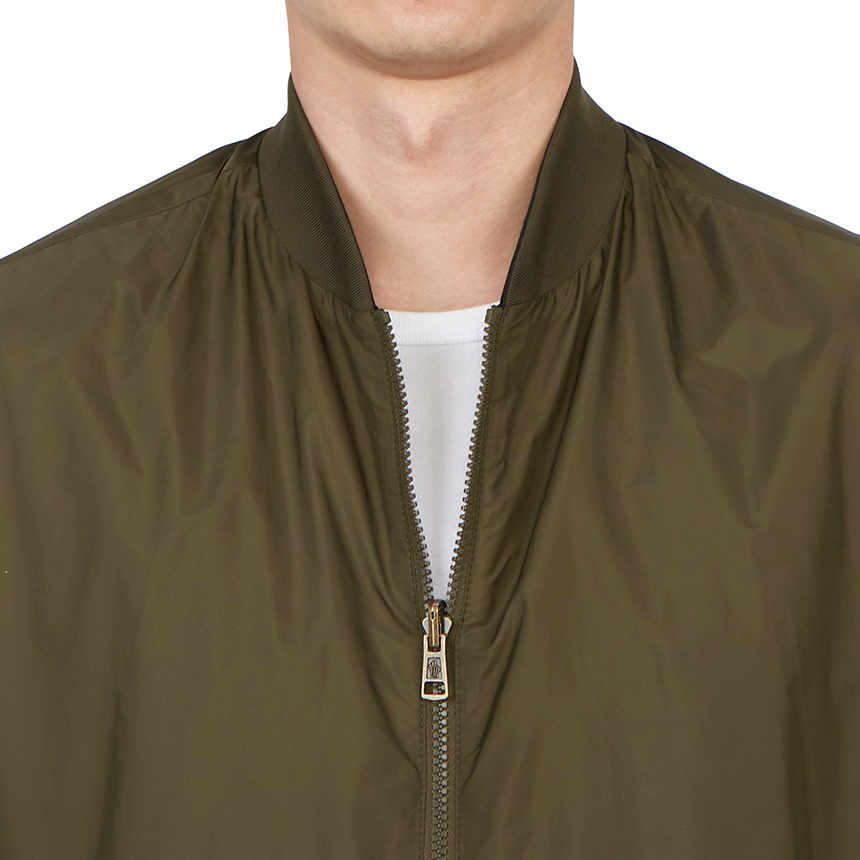몽클레어(MONCLER) 우베즈 남자 양면 봄버 자켓 슬림핏 1A00099 68352 833