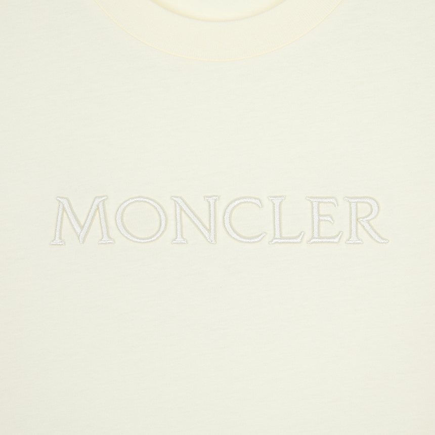 몽클레어(MONCLER) 자수 로고 여성 반팔티셔츠 8C00021 89AUO 037 L1093