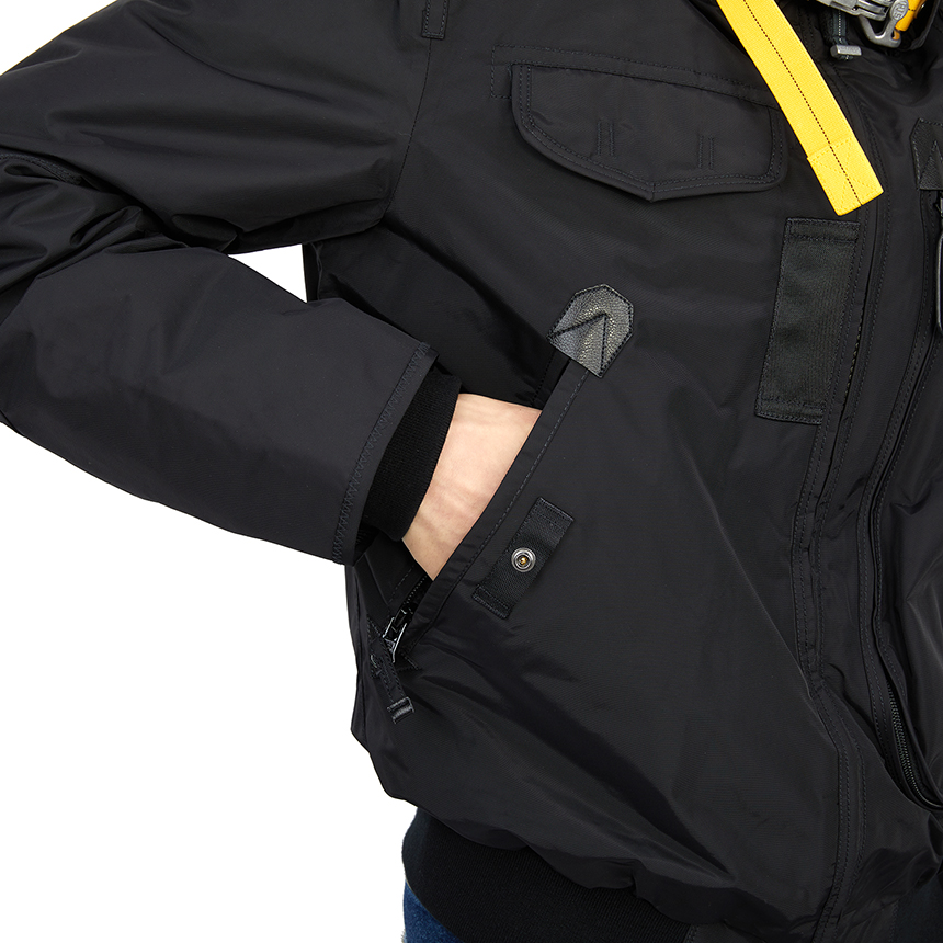 파라점퍼스(PARAJUMPERS) 고비 마스터피스 남자 숏 패딩 점퍼 PMJCKMA01 BLACK