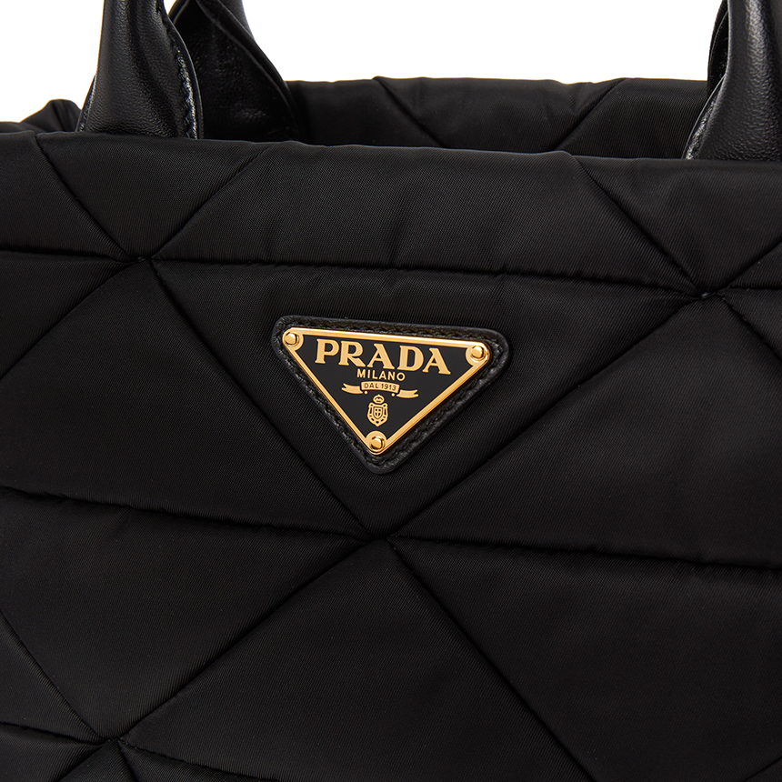 프라다(PRADA) 스몰 리나일론 패딩 여성 토트백 1BG373 RDJN F0632 B9M