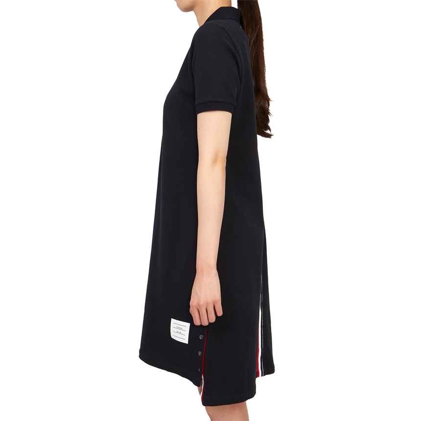 톰브라운(THOM BROWNE) 클래식 삼선 여자 폴로 원피스 FJD027A 00050 415