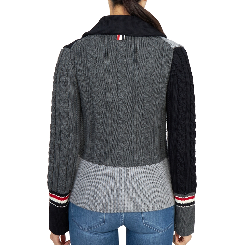 톰브라운(THOM BROWNE) 삼선 스트라이프 펀믹스 아이리스 케이블 스티치 여자 카라 울 가디건 FKC473F Y1024 415