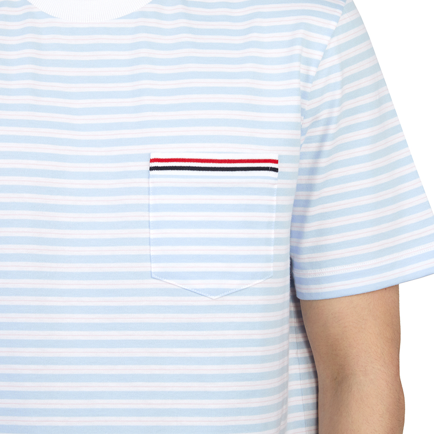 톰브라운(THOM BROWNE) 삼선 스트라이프 포켓 남자 반팔티셔츠 MJS205A J0053 452