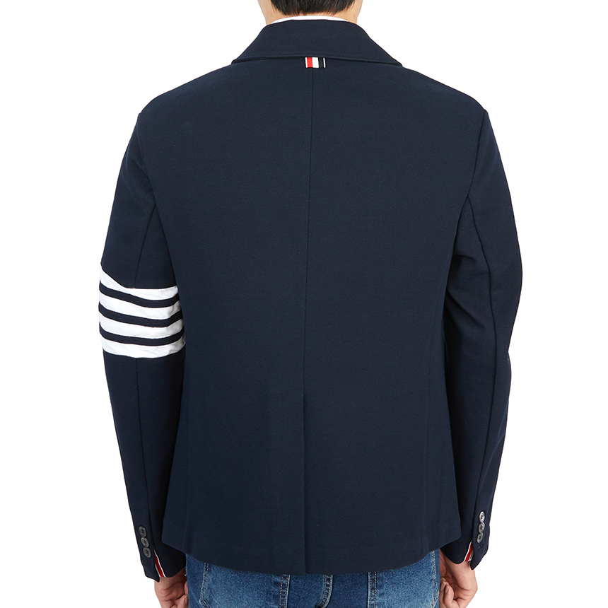 톰브라운(THOM BROWNE) 사선 스트라이프 바시티 남자 스포츠 자켓 MJT344A J0008 415