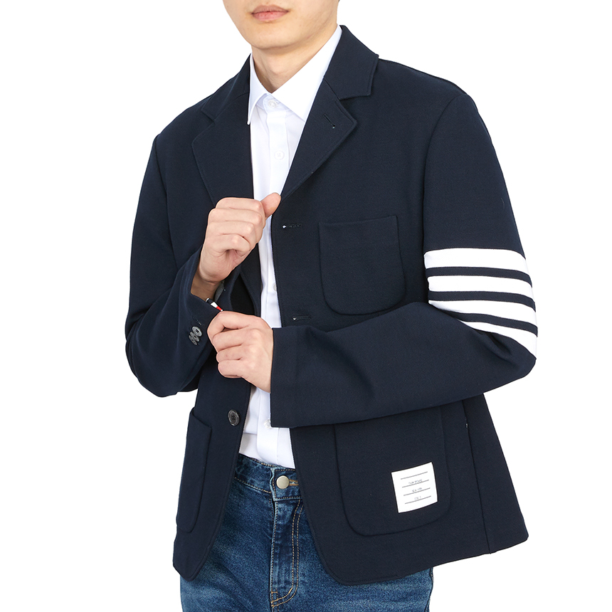 톰브라운(THOM BROWNE) 사선 스트라이프 바시티 남자 스포츠 자켓 MJT344A J0008 415