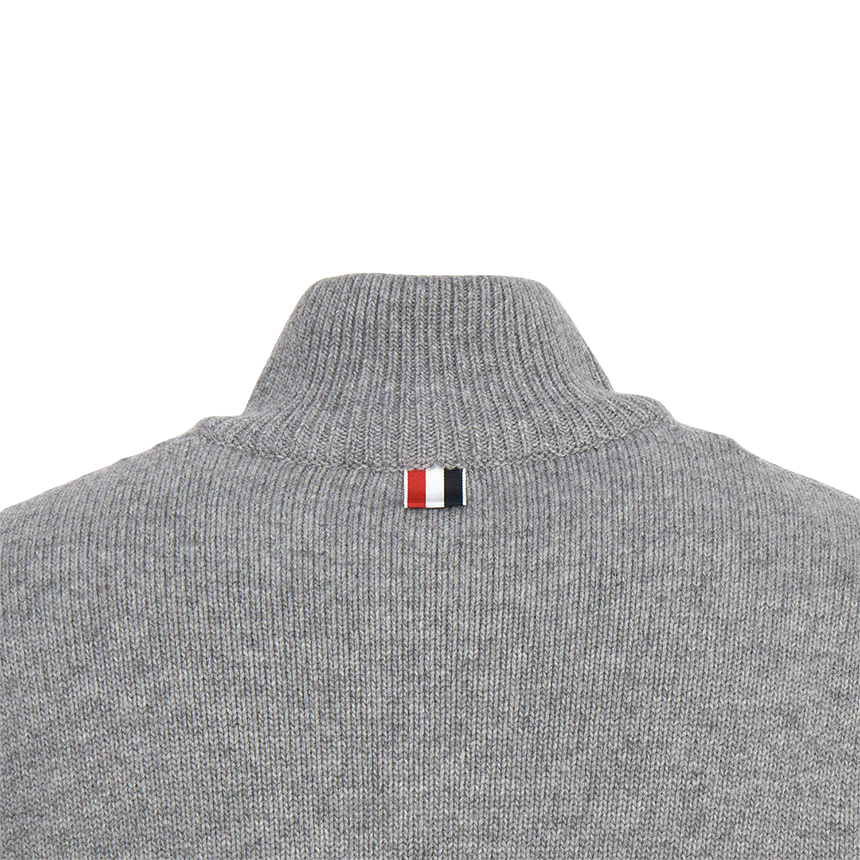 톰브라운(THOM BROWNE) 남성 반집업 니트 MKA567A Y1029 055
