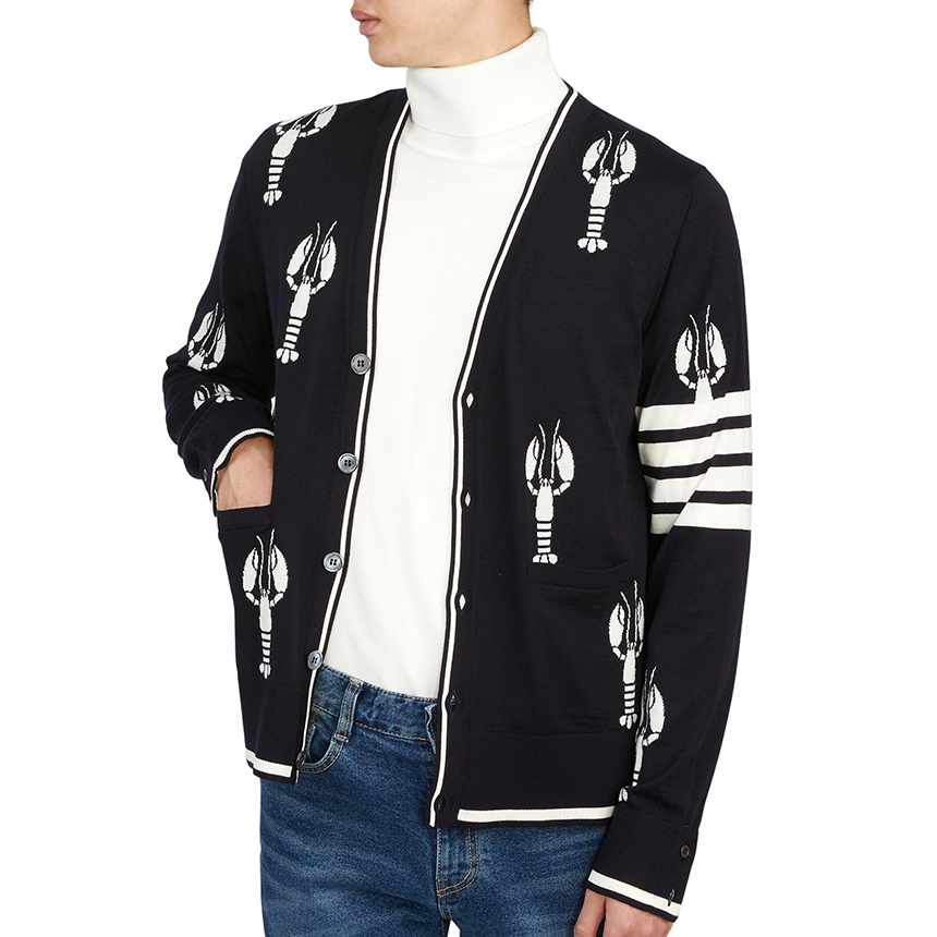 톰브라운(THOM BROWNE) 사선 스트라이프 랍스터 하프 드롭 릴렉스 남자 울 가디건 MKC415A Y1014 415