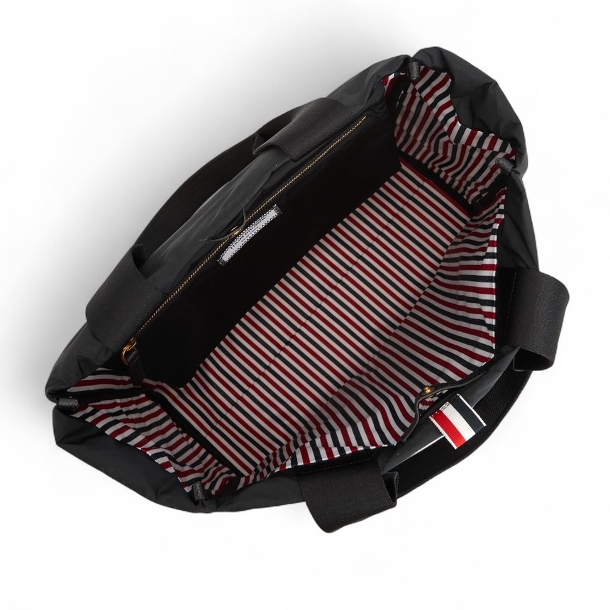 톰브라운(THOM BROWNE) 폴리 트윌 포켓 남성 토트백 UAG228A 07259 001