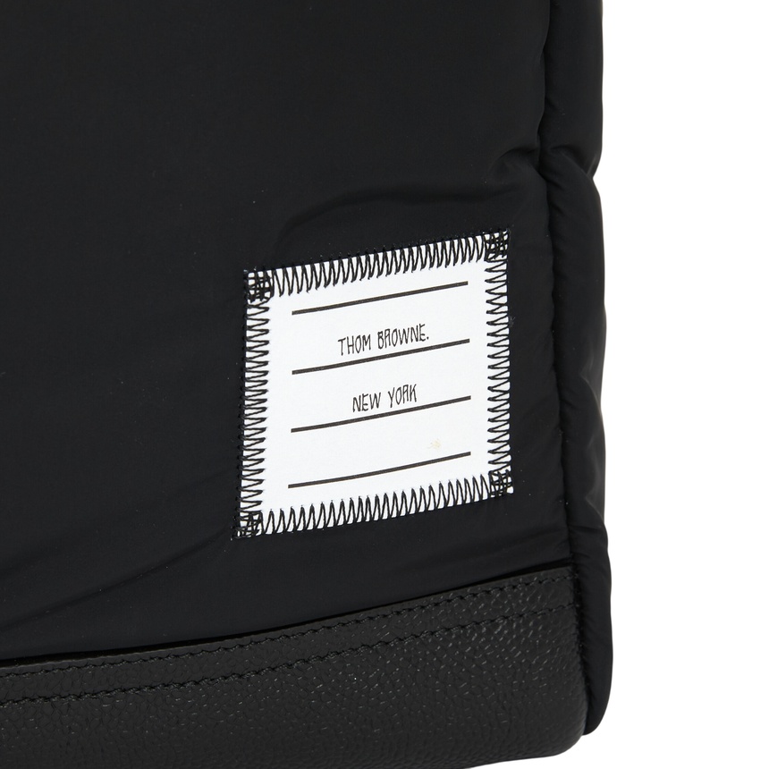 톰브라운(THOM BROWNE) 폴리 트윌 포켓 남성 토트백 UAG228A 07259 001