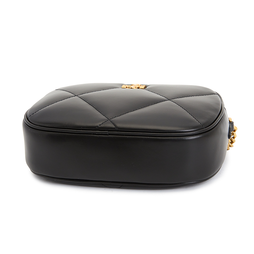 토리버치(TORYBURCH) 키라 다이아몬드 퀼팅 카메라백 154715 001