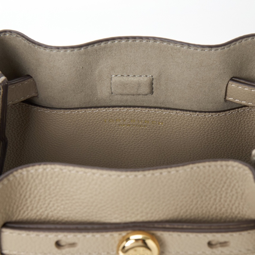 토리버치(TORYBURCH) 로미 버킷백 166982 023